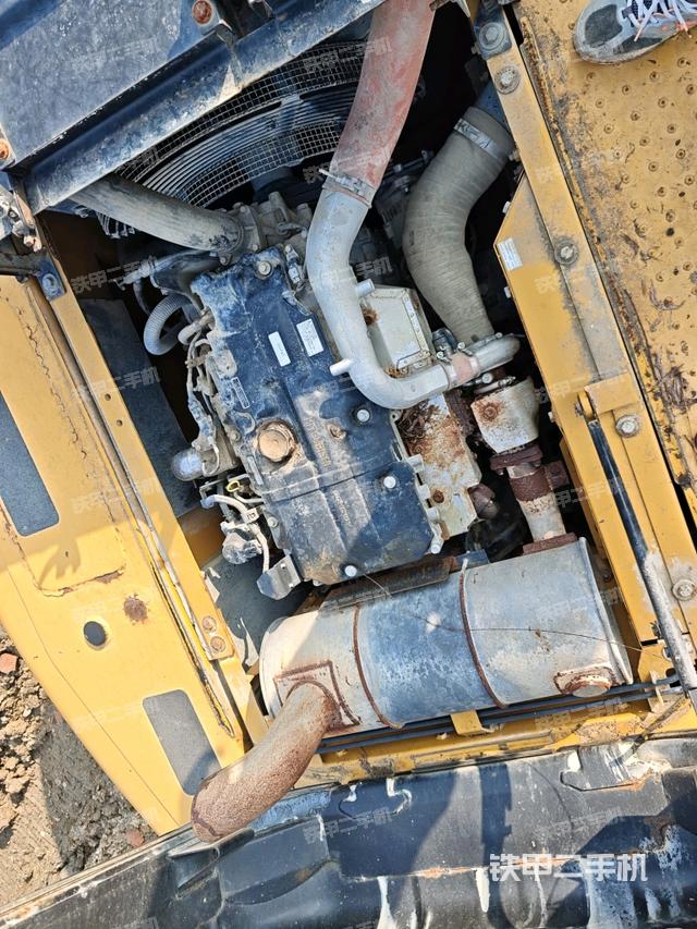 發(fā)動(dòng)機(jī)室（上車部件）