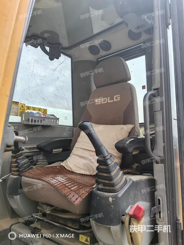 駕駛室整體（整機(jī)外觀）