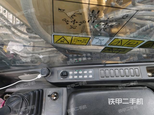 座椅右侧控制台/钥匙门/油门/含右手柄（驾驶室部分）