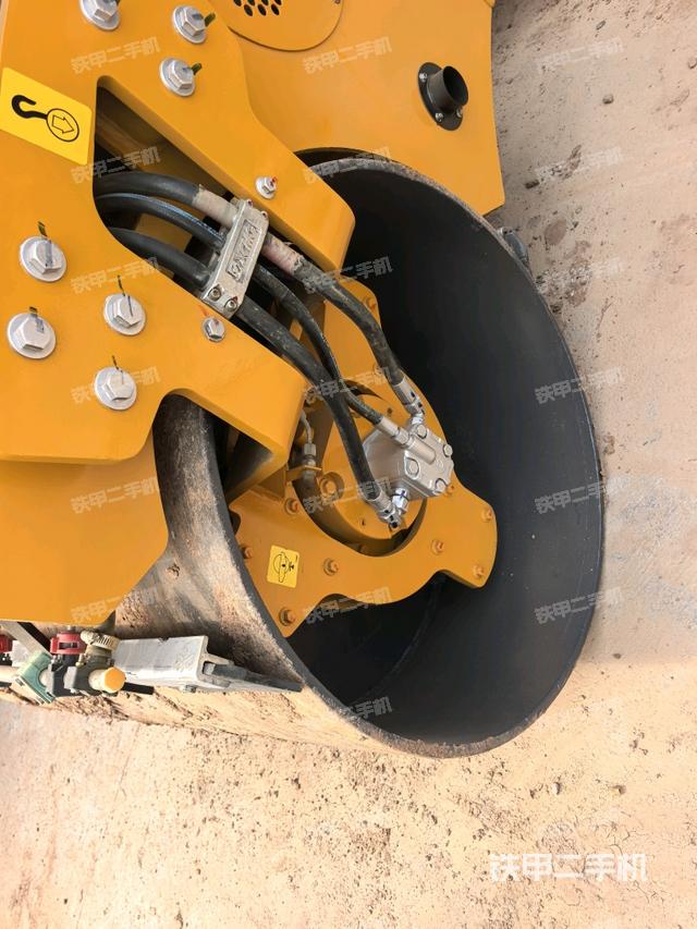 前车架正右侧（压路机前后车架）