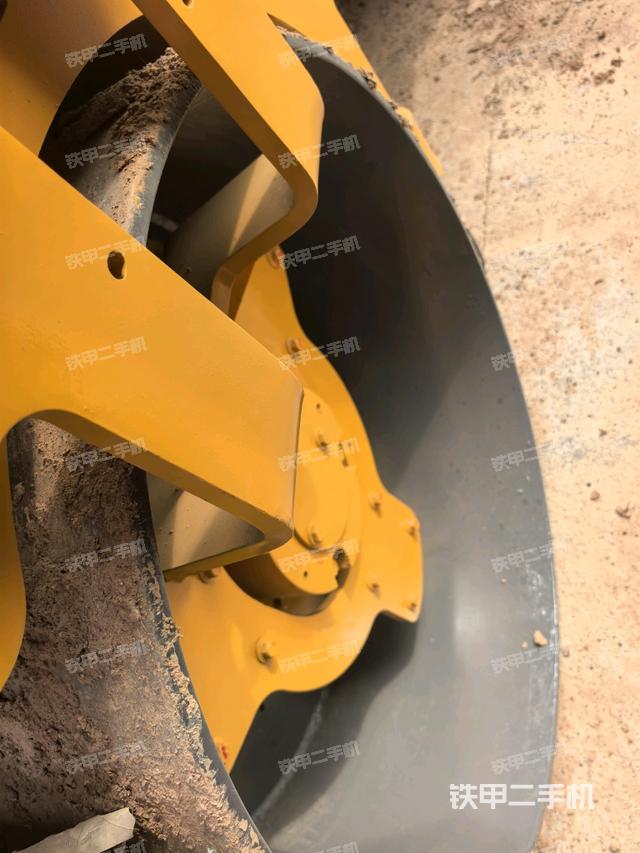 前轮右侧减震块连接及部件（压路机前后车架）