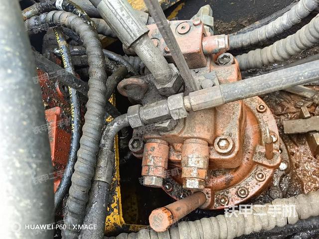 回转马达和主控阀（整机外观）