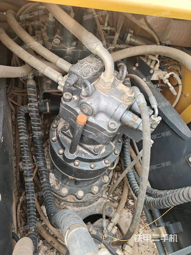 回转马达和主控阀（整机外观）