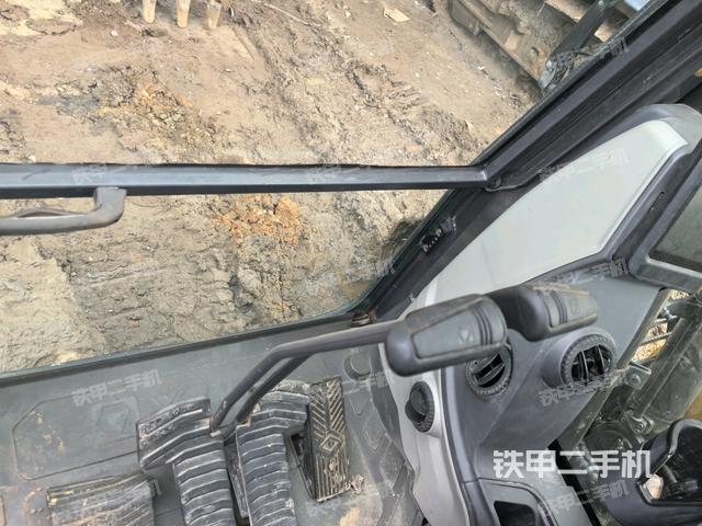 座椅左侧控制台/音响/含左手柄（驾驶室部分）