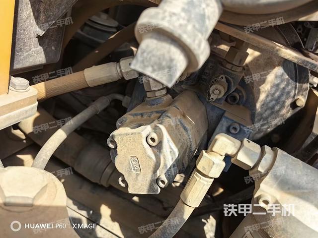 回轉(zhuǎn)馬達(dá)和主控閥（整機(jī)外觀）