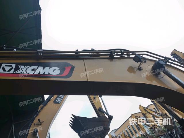 大臂油缸整体 竖拍（工作和回转装置）