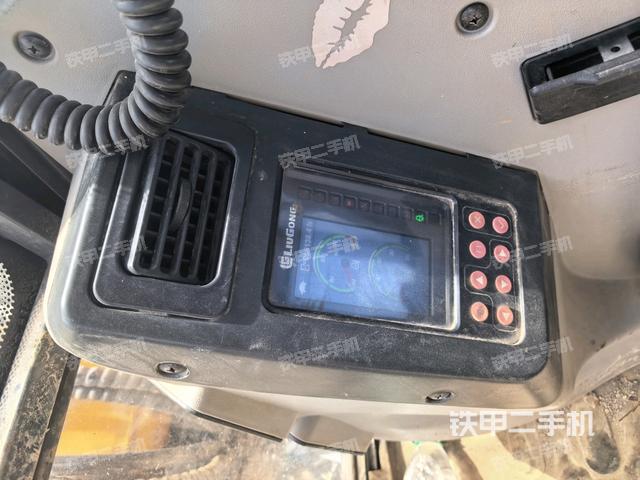 座椅左側(cè)控制臺/音響/含左手柄（駕駛室部分）