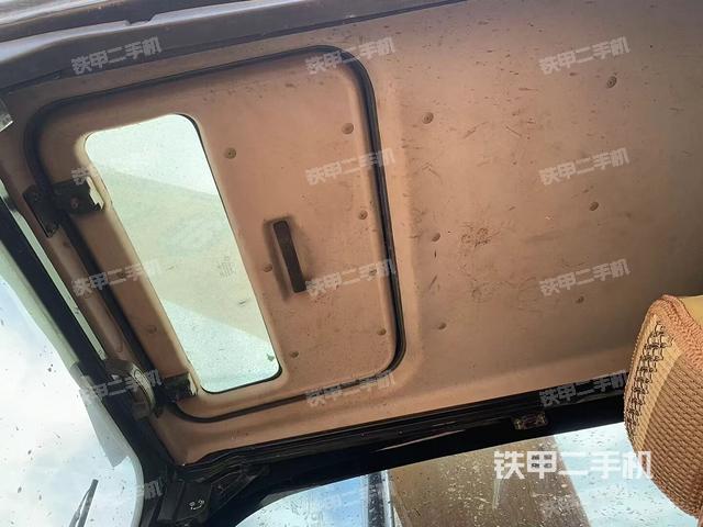 驾驶室顶部（整机外观）