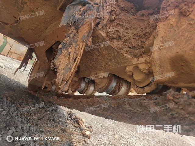 單側(cè)履帶整體（整機(jī)外觀）