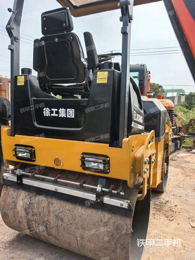 右前45°（压路机整机外观）