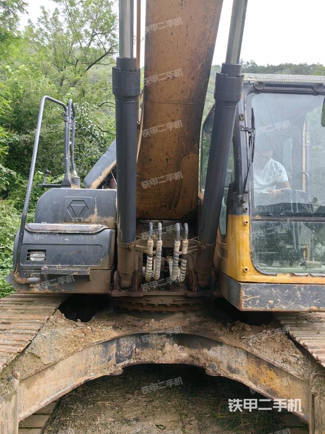 大臂油缸整體?豎拍（工作和回轉(zhuǎn)裝置）