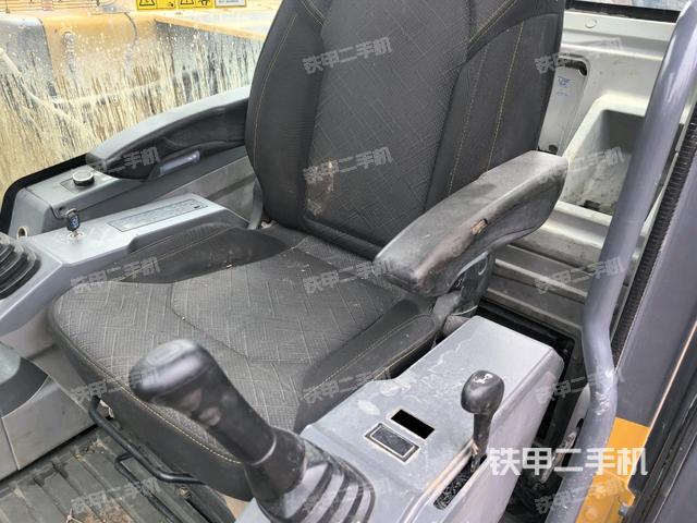 座椅右侧控制台/钥匙门/油门/含右手柄（驾驶室部分）