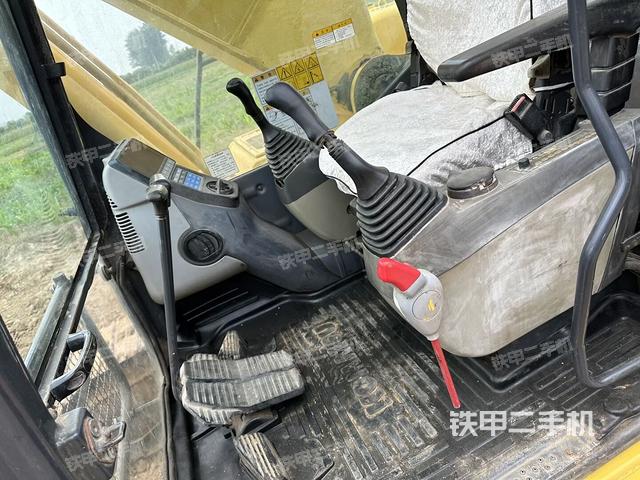 驾驶室整体（整机外观）