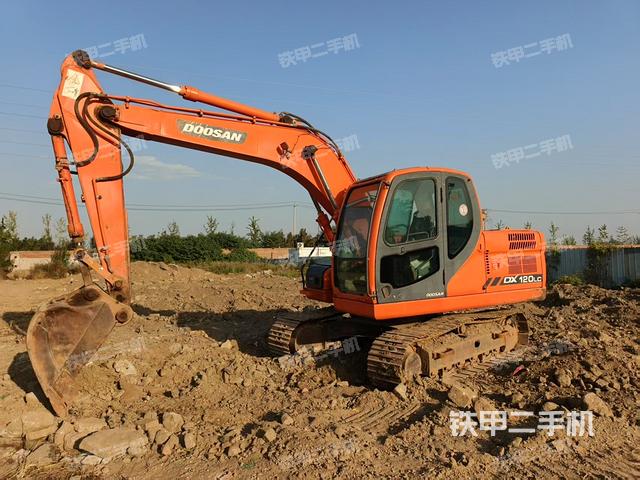 斗山DX120挖掘機(jī)