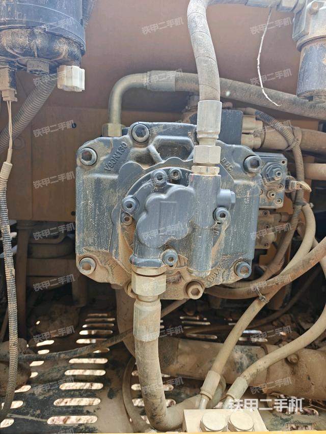 液壓泵斜45?左（大件艙室）