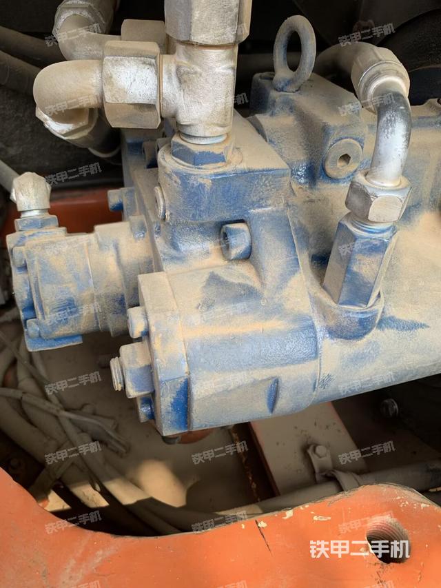 液壓泵艙室正面整體（整機(jī)外觀(guān)）