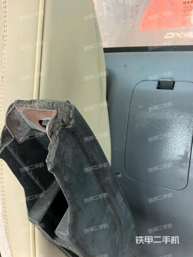 后窗玻璃角标（驾驶室部分）