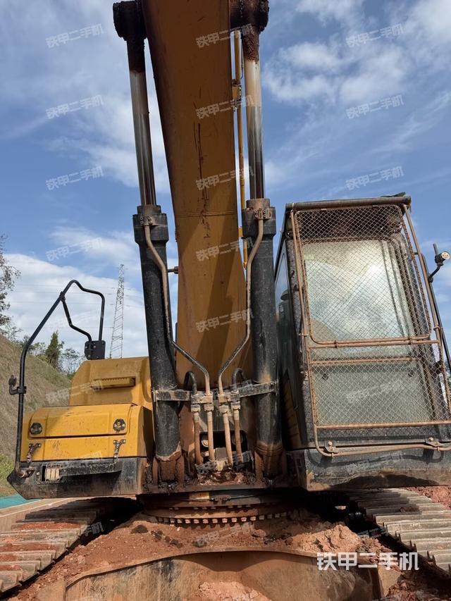 大臂油缸整體?豎拍（工作和回轉(zhuǎn)裝置）