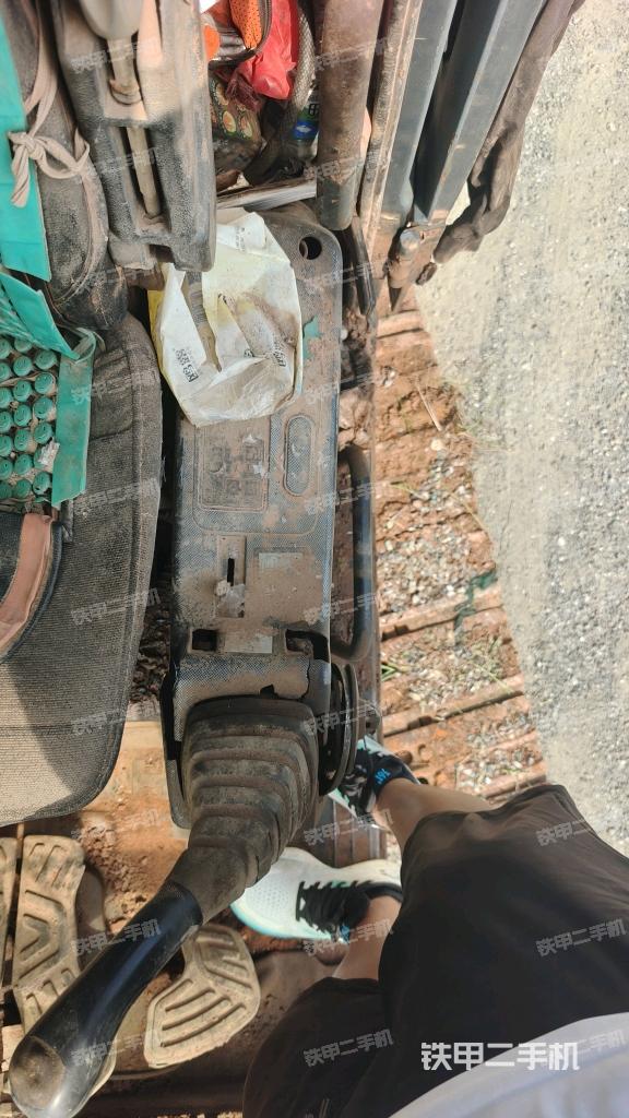 座椅左側(cè)控制臺/音響/含左手柄（駕駛室部分）