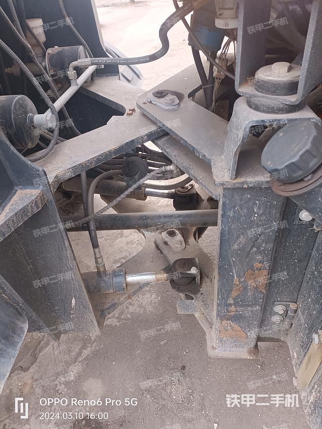 发动机右侧(整机外观及大件) 发动机右侧(整机外观及大件)