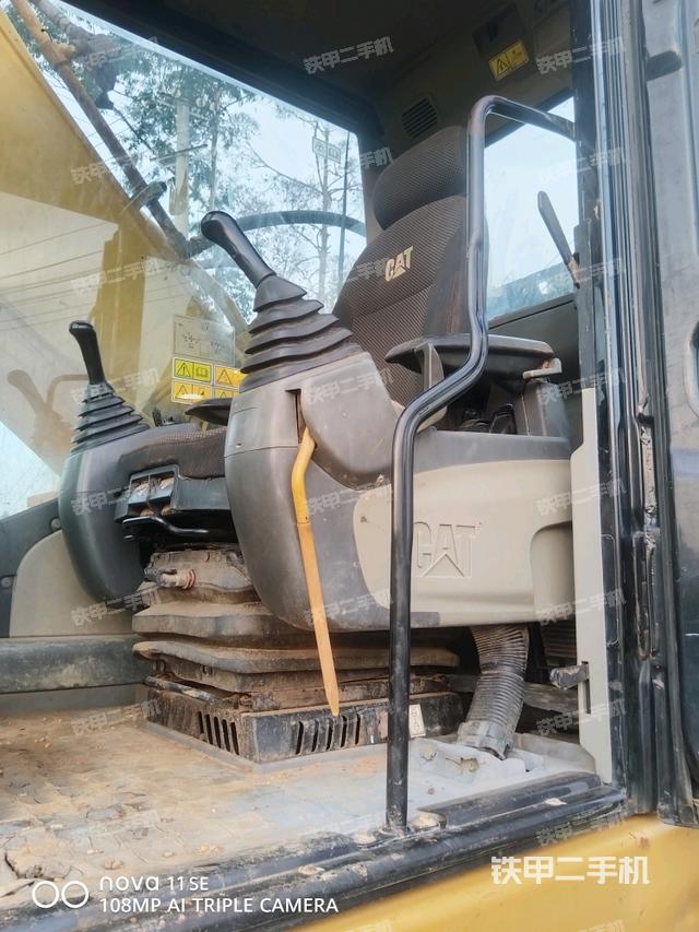 右侧玻璃角标（驾驶室部分）