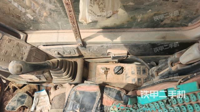 座椅右側(cè)控制臺/鑰匙門/油門/含右手柄（駕駛室部分）