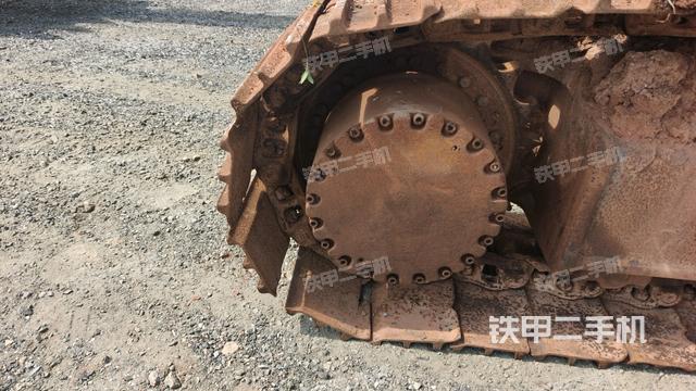 右驅(qū)動輪（行走機構(gòu)）