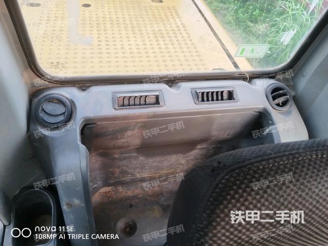 后窗玻璃角标（驾驶室部分）