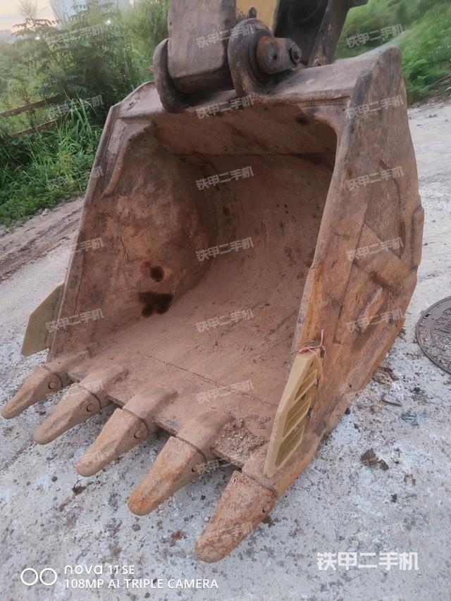 鏟斗右后整體（工作和回轉(zhuǎn)裝置）