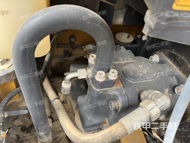 液壓泵艙室正面整體（整機(jī)外觀）