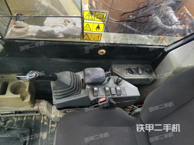 座椅右侧控制台/钥匙门/油门/含右手柄（驾驶室部分）