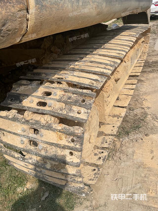 单侧履带整体(整机外观) 单侧履带整体(整机外观)