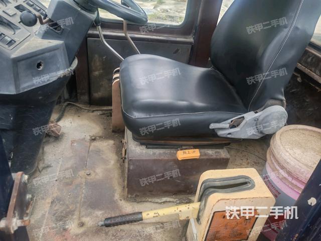 驾驶室内部（驾驶室部分）