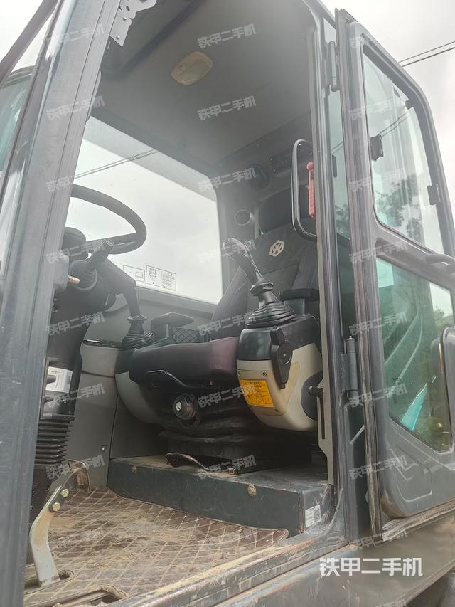 驾驶室整体（整机外观）