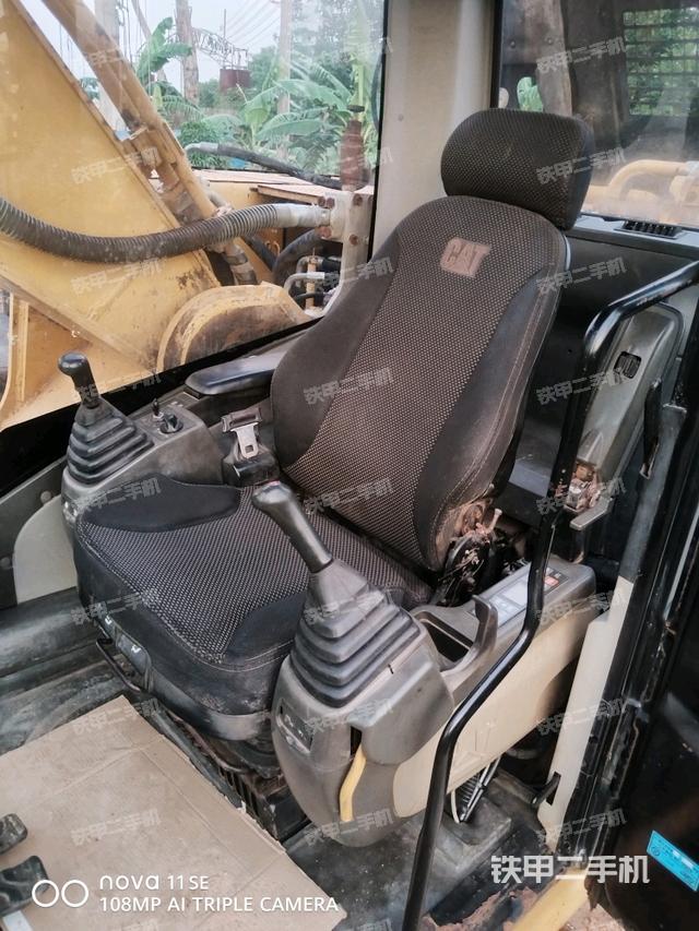 后窗玻璃角標(biāo)（駕駛室部分）