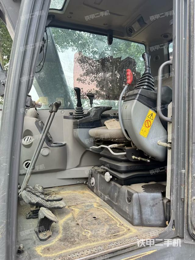 驾驶室整体（整机外观）