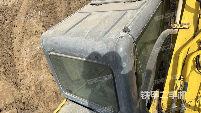 驾驶室顶部（整机外观）