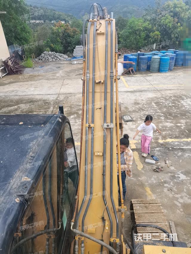 大臂背部俯视（工作和回转装置）