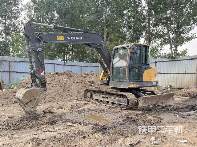 驾驶室顶部（整机外观）