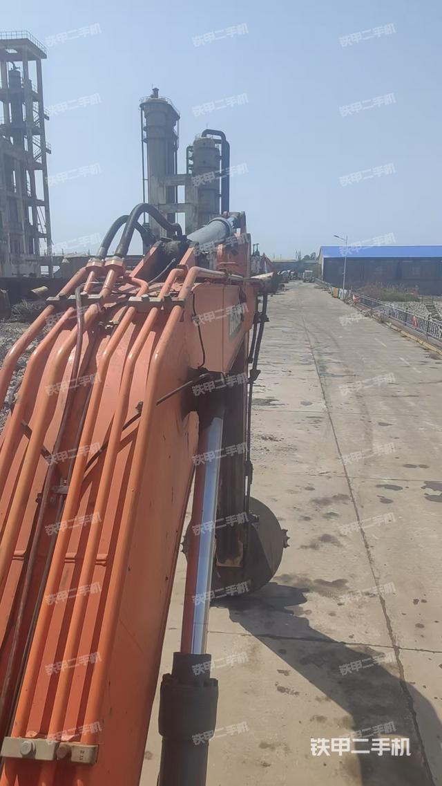 驾驶室顶部（整机外观）