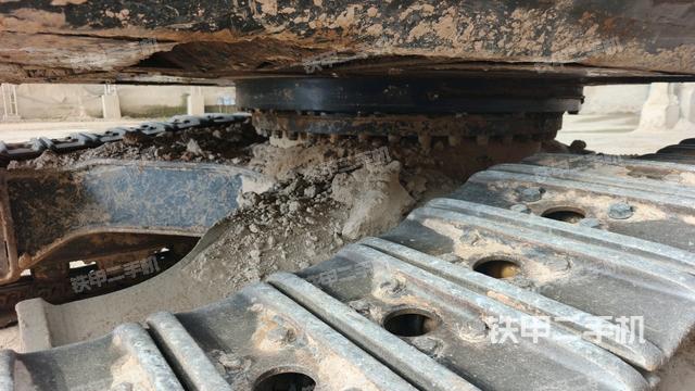 轉(zhuǎn)盤和下車架正前（工作和回轉(zhuǎn)裝置）