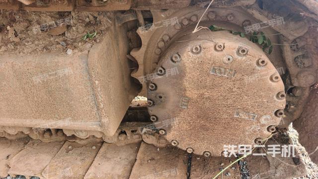 左驅(qū)動輪（行走機構(gòu)）