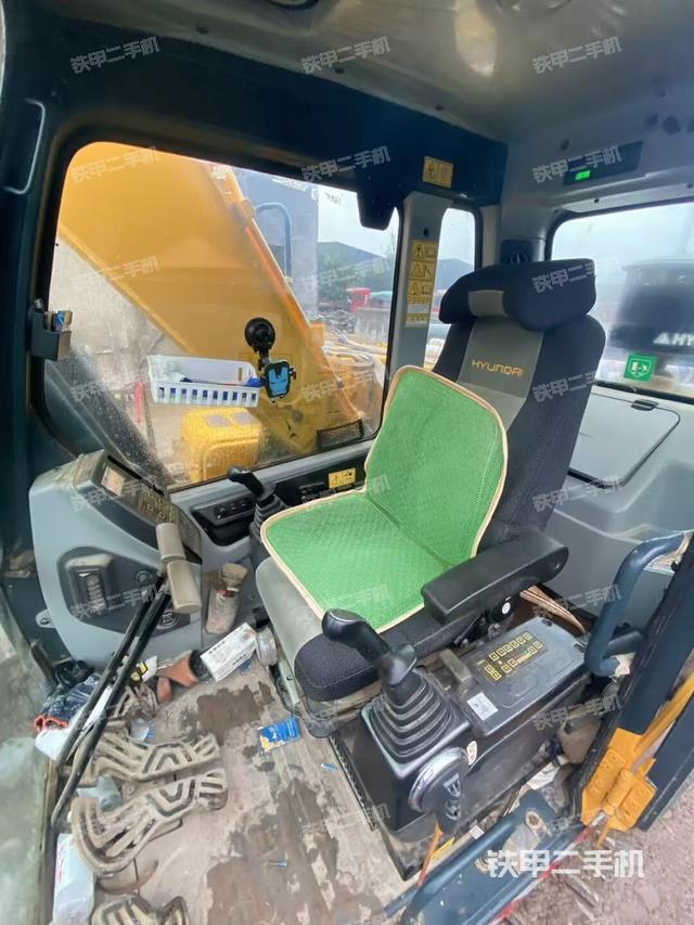 驾驶室整体（整机外观）