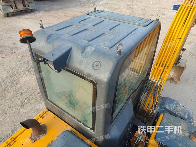 駕駛室頂部（整機(jī)外觀(guān)）