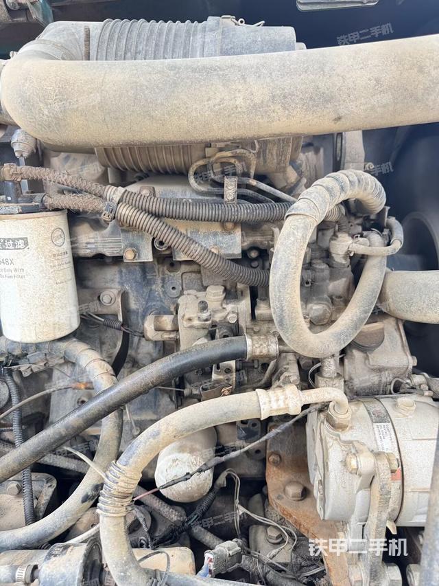 回转马达和主控阀（整机外观）