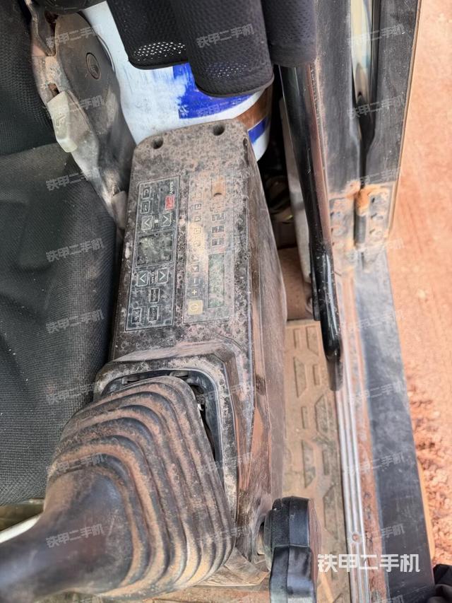 座椅左側(cè)控制臺/音響/含左手柄（駕駛室部分）