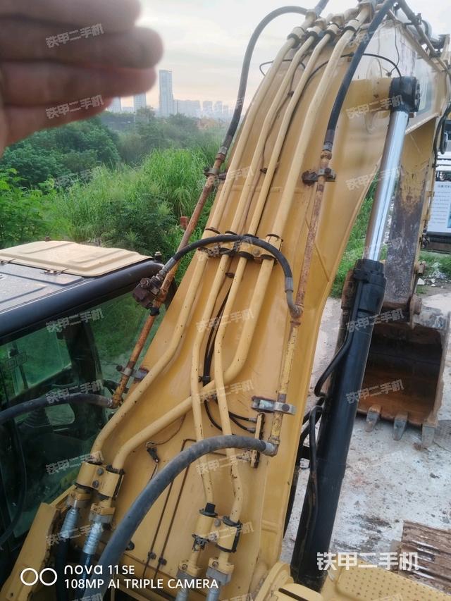 大臂背部俯视（工作和回转装置）