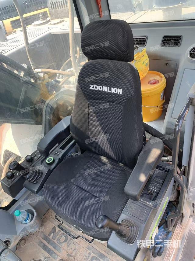 駕駛室整體（整機外觀）