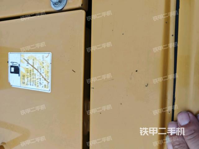 轉(zhuǎn)盤(pán)和下車架正前（工作和回轉(zhuǎn)裝置）