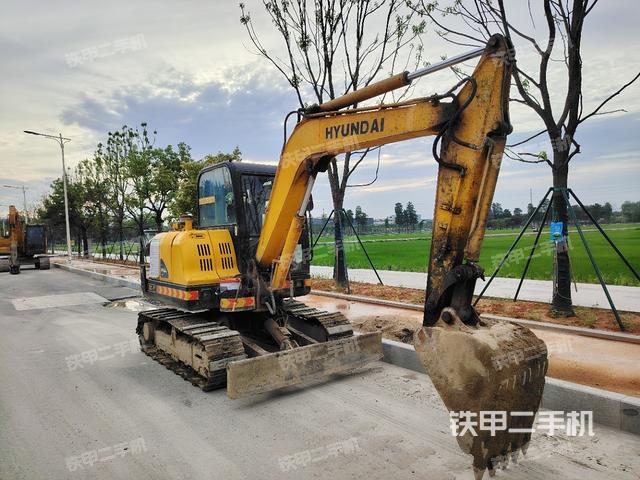 驾驶室顶部（整机外观）